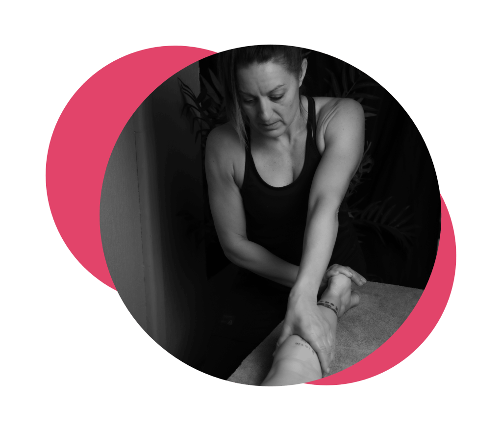 Une masseuse pratiquant un massage Balinais